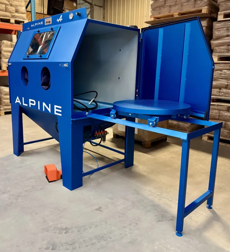 Cabine de sablage sur-mesure aux couleurs d’Alpine