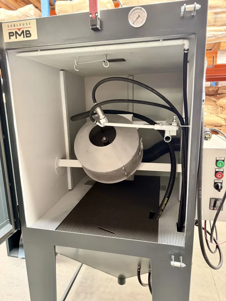 Étude de cas : Une solution de sablage automatique pour la Haute Joaillerie française